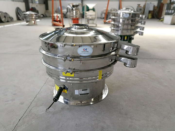 全不銹鋼振動篩整機采用不銹鋼拋光而成，干凈衛生，可避免原料被污染